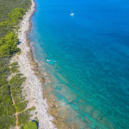 Konukevi Caravan Near The Sea 5 Ugljan