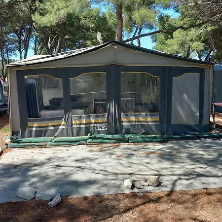 In - Caravan Near The Sea 5 * Ugljan