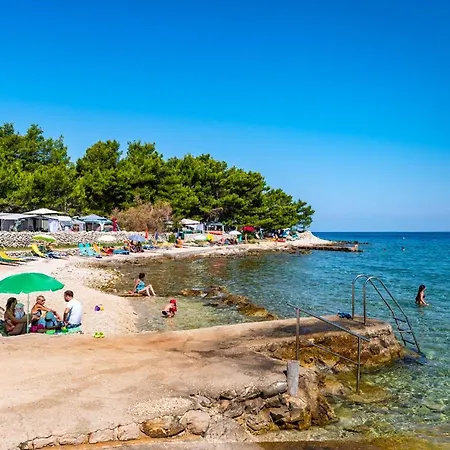 Guest house Caravan Near The Sea 5 Ugljan